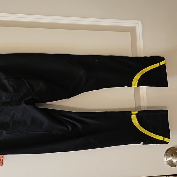 1240. Lululemon Run Inspire Crop II - Picture 5 of 8